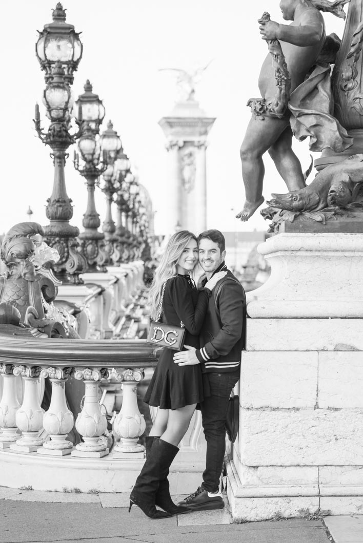 pose seance photo de couple pont alexandre 3 Paris