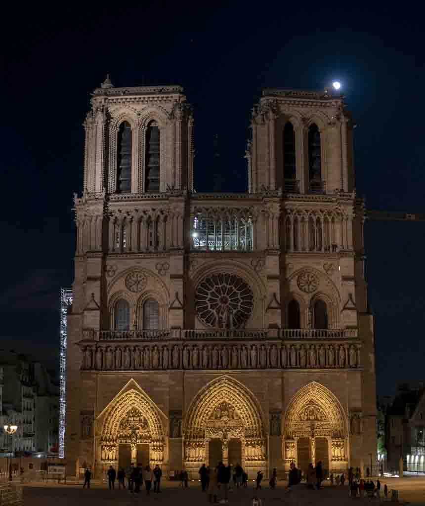 mariage paris couple marié mariée cathédrale notre-dame de paris