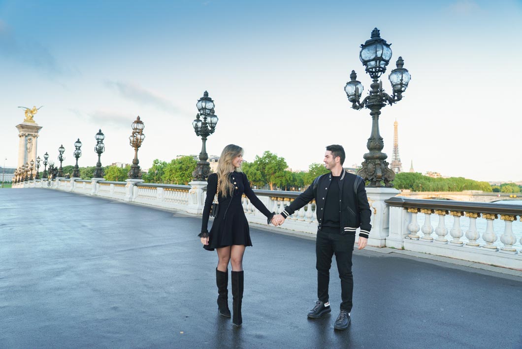 pose seance photo de couple pont alexandre 3 Paris