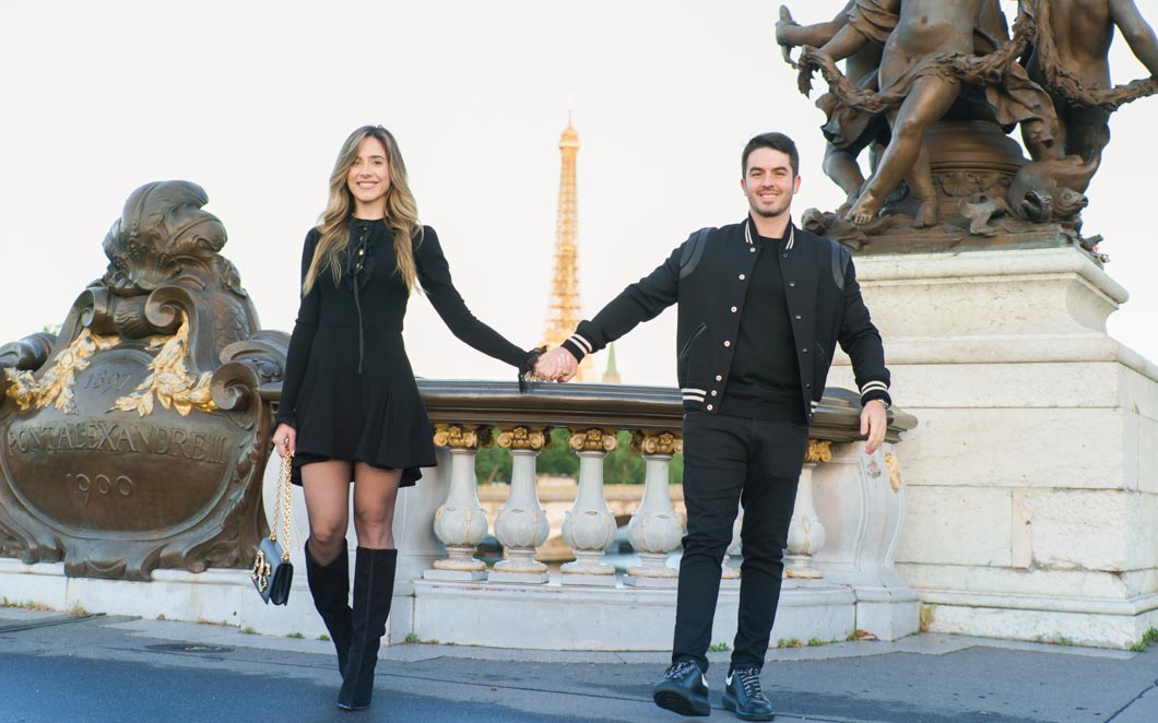 pose seance photo de couple pont alexandre 3 Paris