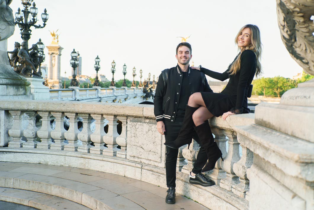 pose seance photo de couple pont alexandre 3 Paris