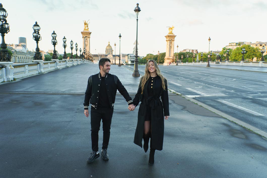 pose seance photo de couple pont alexandre 3 Paris