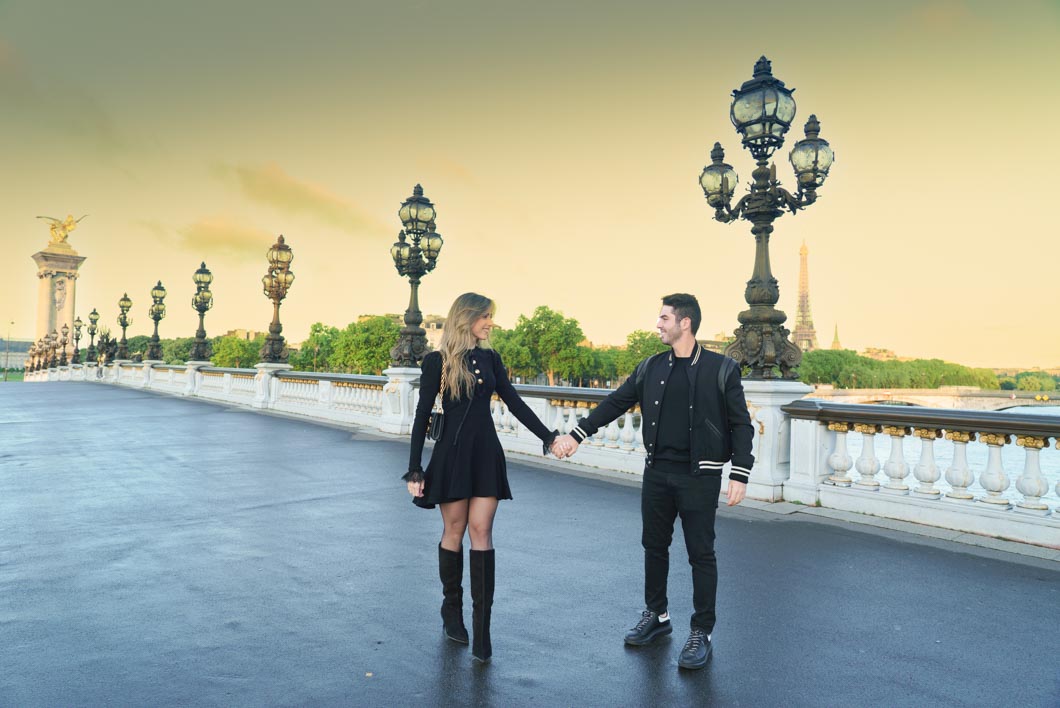 pose seance photo de couple pont alexandre 3 Paris