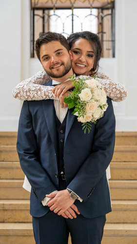 Photographe mariage Île-de-France - Photos de couple lors du mariage civil à Puteaux