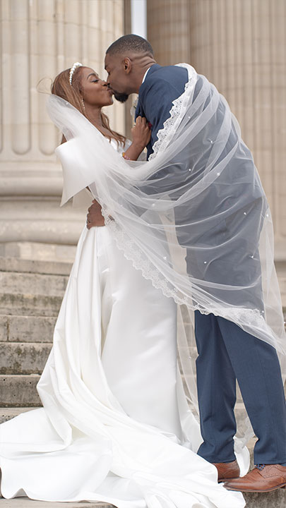 Photo de mariée sur la Place du Panthéon, réalisée par un photographe et vidéaste mariage à Paris