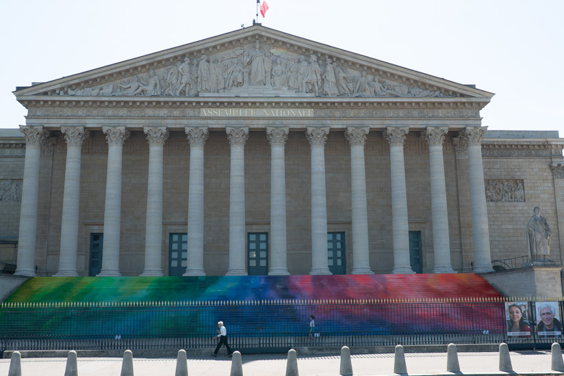 Balance des blancs en mode Auto — dominante orangée sur scène intérieure