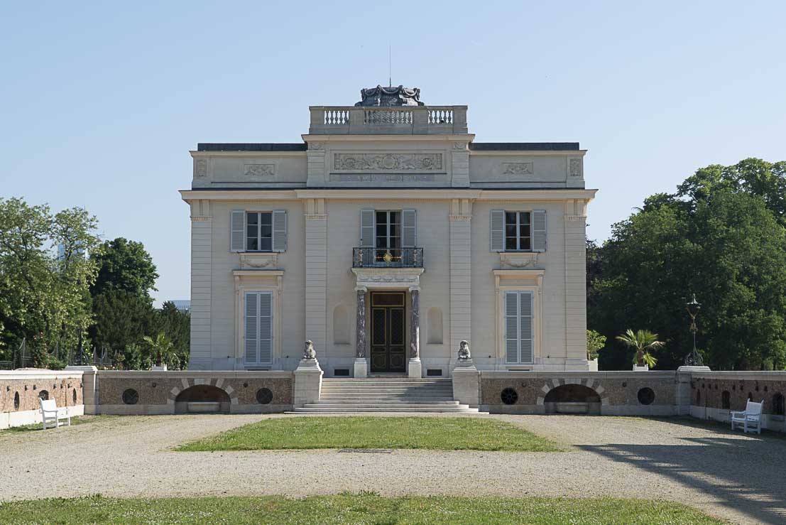 Exercice sur la composition symétrique et les réglages auto au château de Bagatelle - cours photo débutant Paris