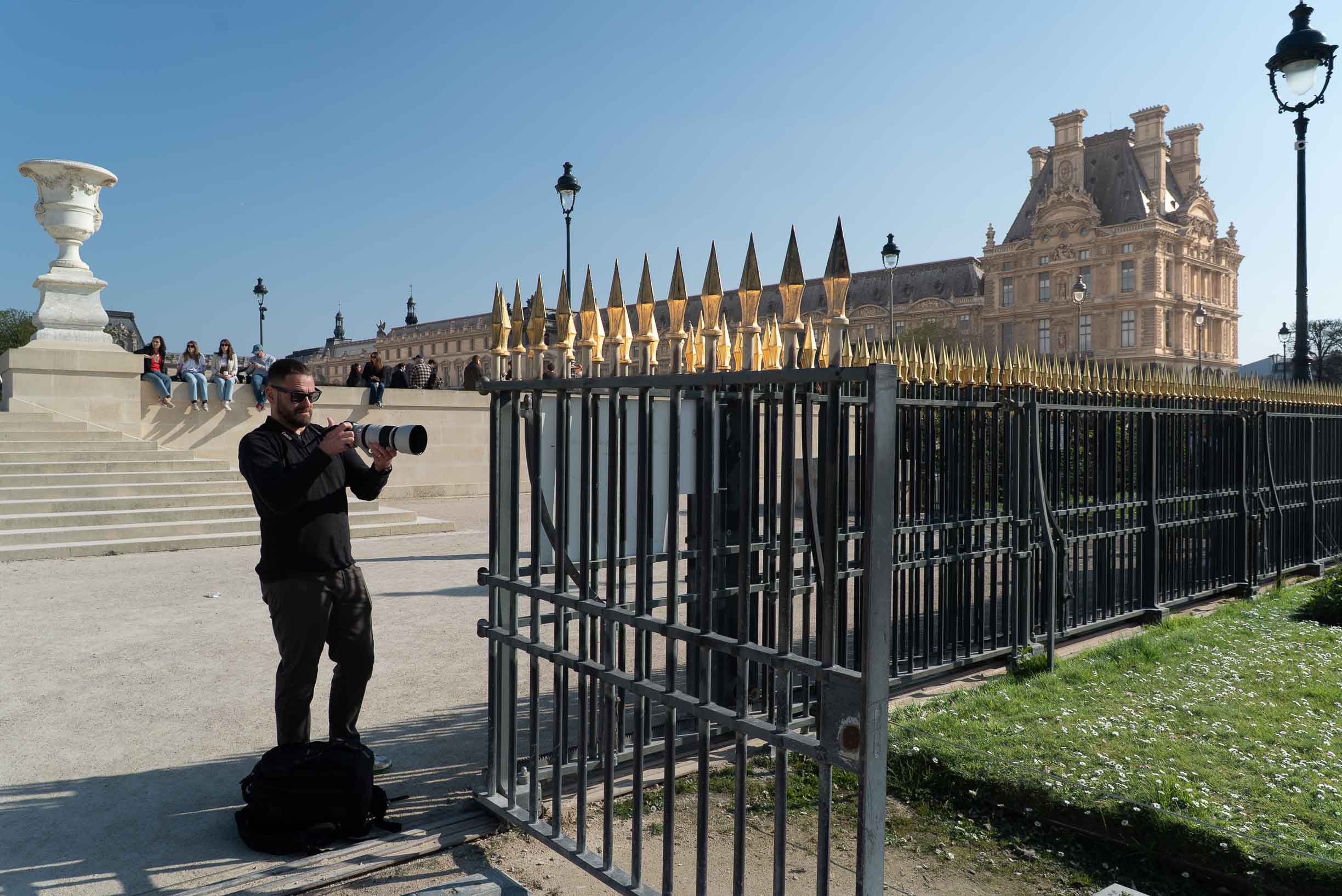 Élève en exercice photo aux Tuileries — apprentissage pratique en balade photo Paris cours de composition en extérieur