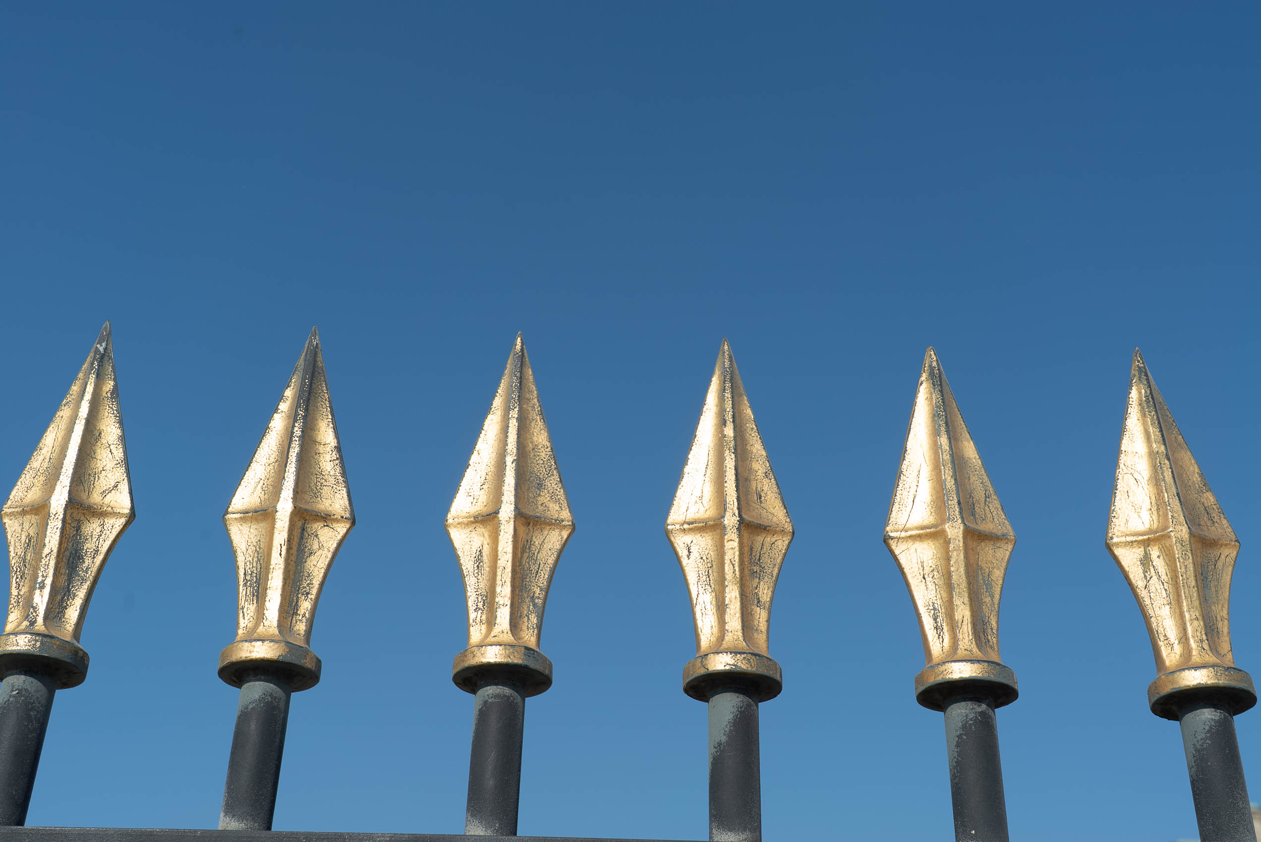 Motifs en fer de lance aux Tuileries — répétition graphique en balade photo Paris cours de composition en extérieur