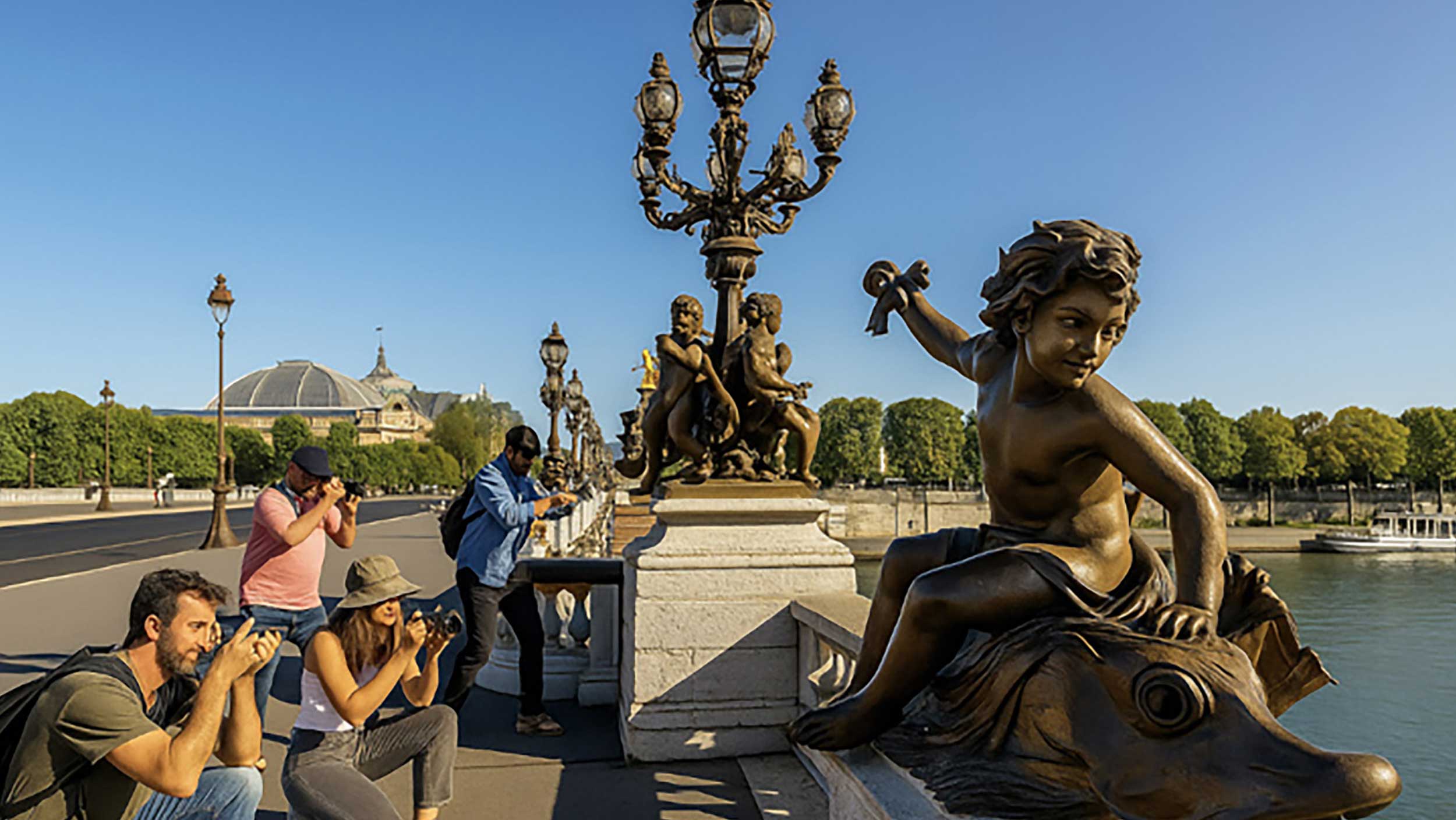 Pont Alexandre III photo tour – romantic photo walk in Paris